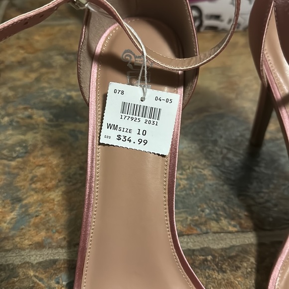 Heels - Picture 3 of 3